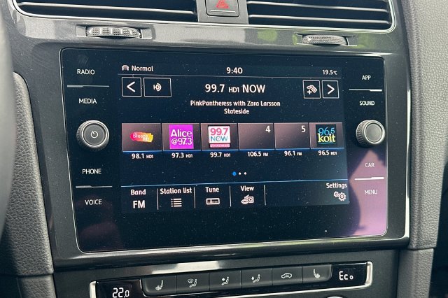 Used 2017 Volkswagen e-Golf SE w/ DC Fast Charging Package FWD image 21