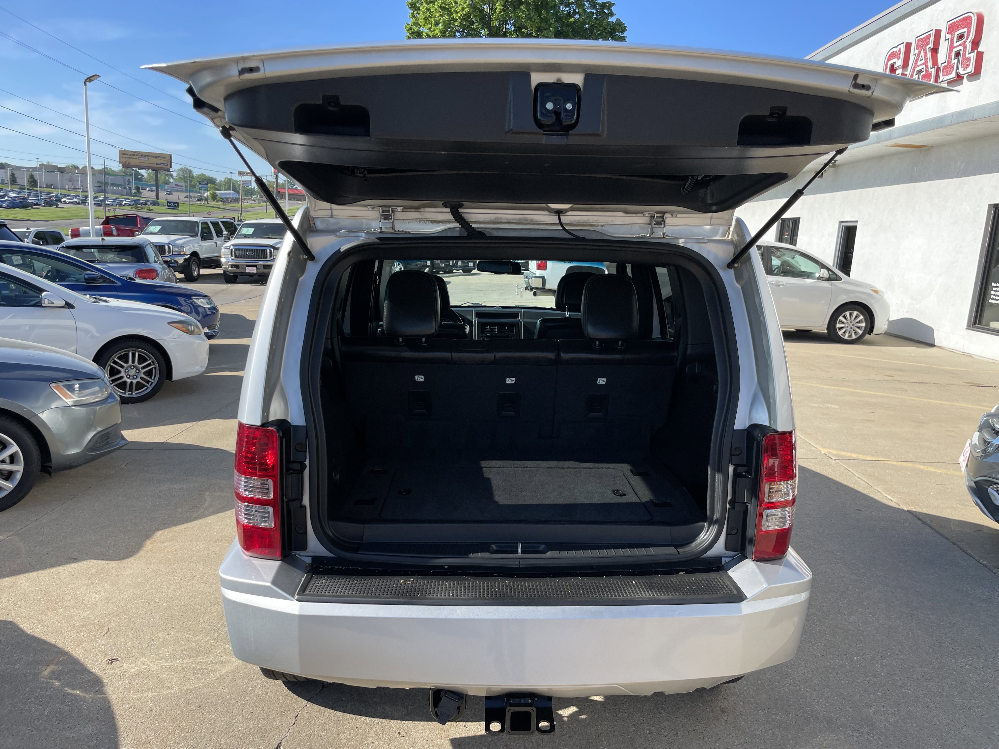 Used 2012 Jeep Liberty Sport image 9