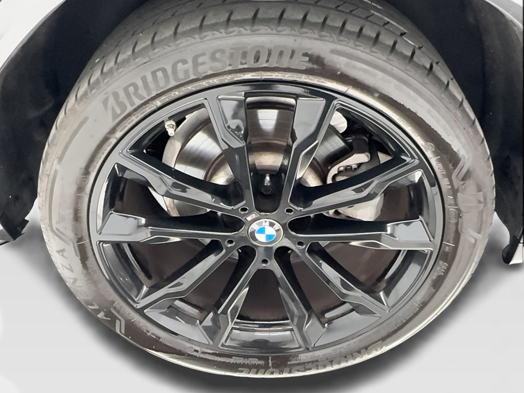 Used 2025 BMW X4 xDrive30i w/ M Sport Package AWD/4WD image 17