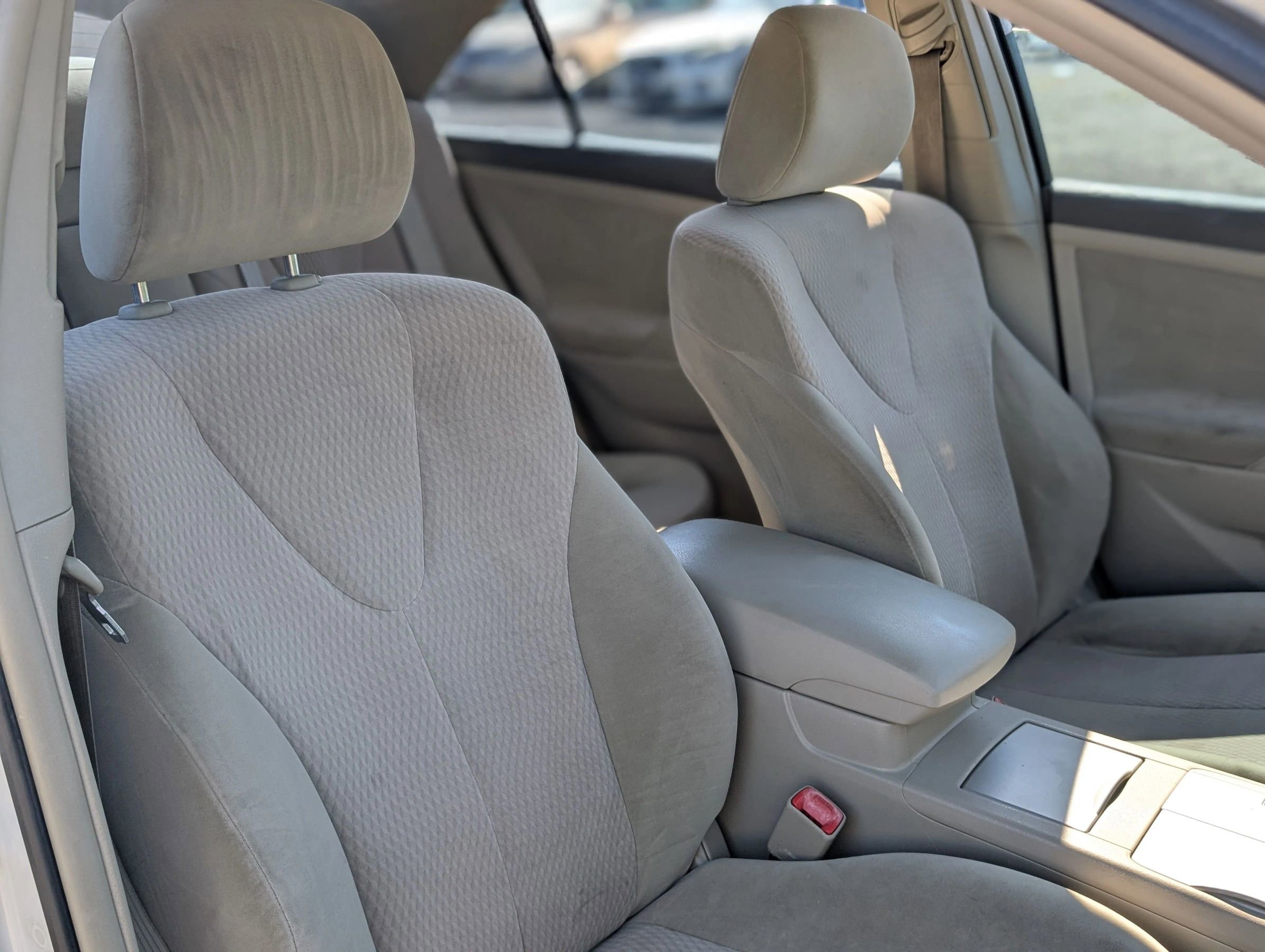 Used 2010 Toyota Camry LE image 13