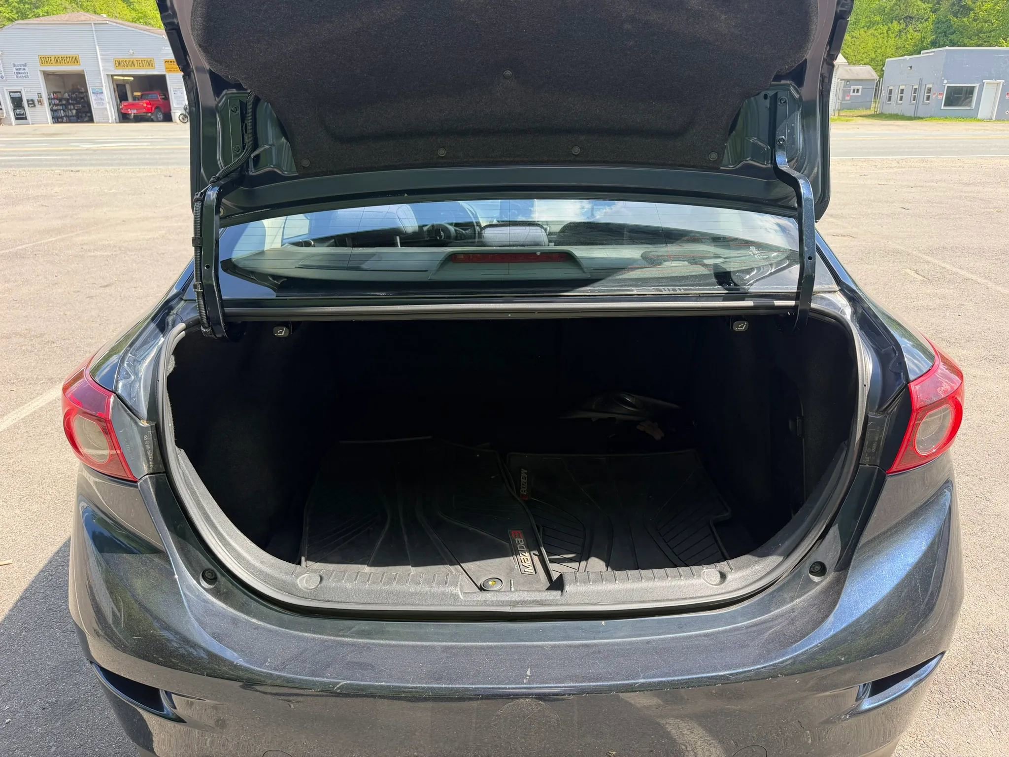 Used 2014 MAZDA MAZDA3 i Touring w/ Technology Package FWD image 13