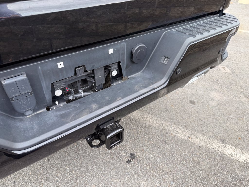 Used 2024 Chevrolet Silverado 1500 High Country w/ Technology Package AWD/4WD image 13