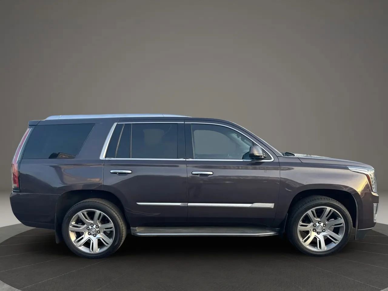Used 2015 Cadillac Escalade Luxury image 6