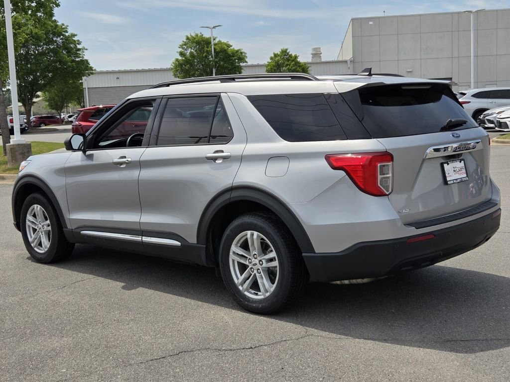 Used 2021 Ford Explorer XLT image 3