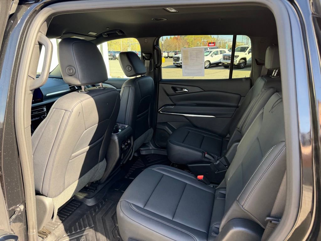Used 2026 Chevrolet Traverse LT w/ Midnight/Sport Edition AWD/4WD image 9