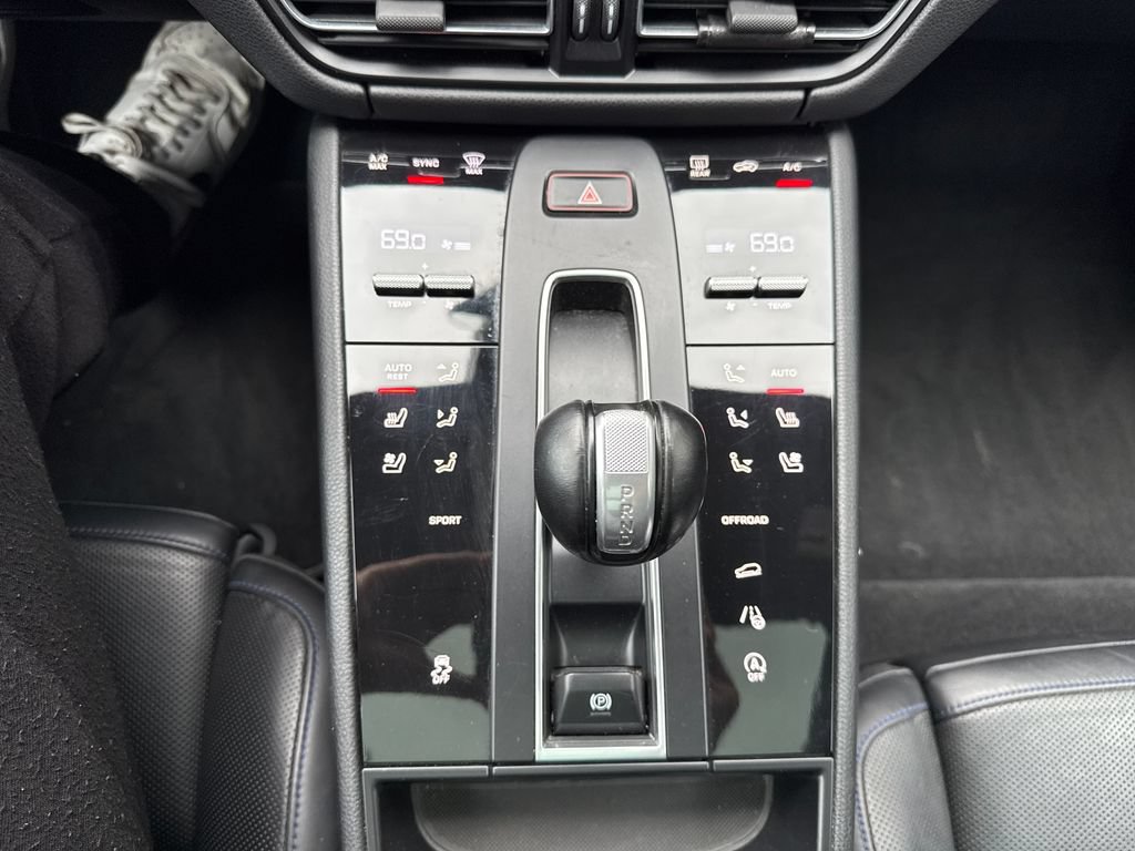 Used 2023 Porsche Macan AWD/4WD image 17