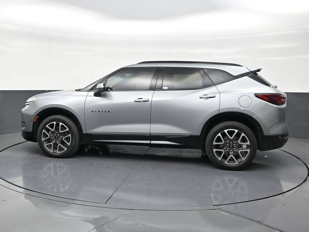 Used 2023 Chevrolet Blazer RS w/ Enhanced Convenience Package FWD image 2