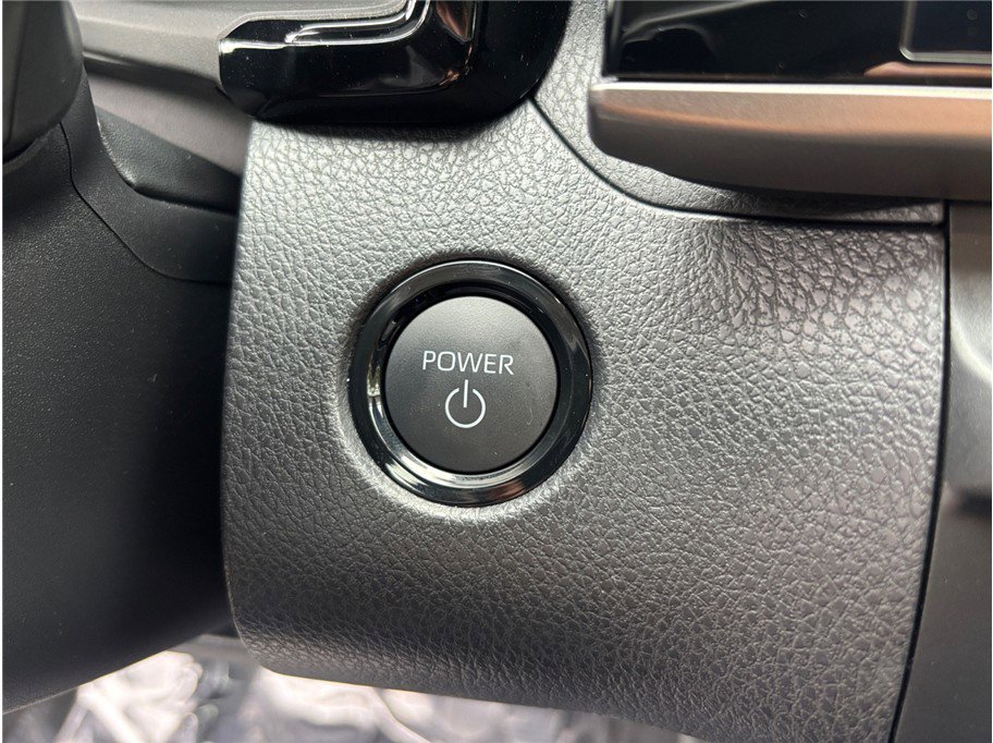 Used 2025 Toyota Camry XLE image 25