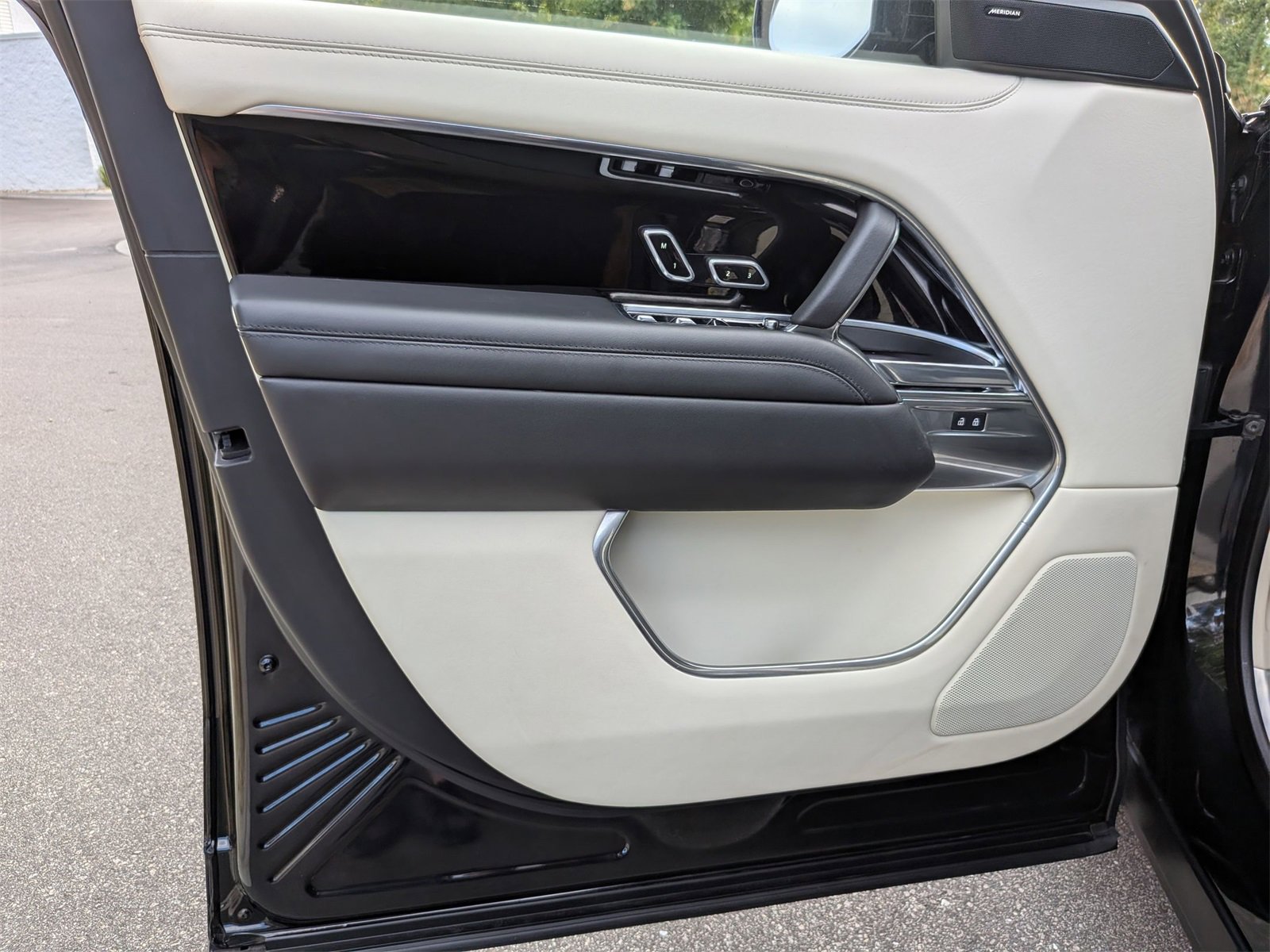 Used 2023 Land Rover Range Rover SE image 12