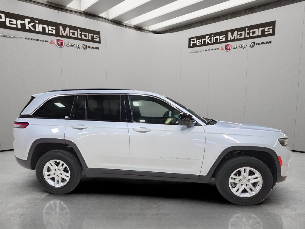 Certified 2024 Jeep Grand Cherokee Laredo AWD/4WD image 6