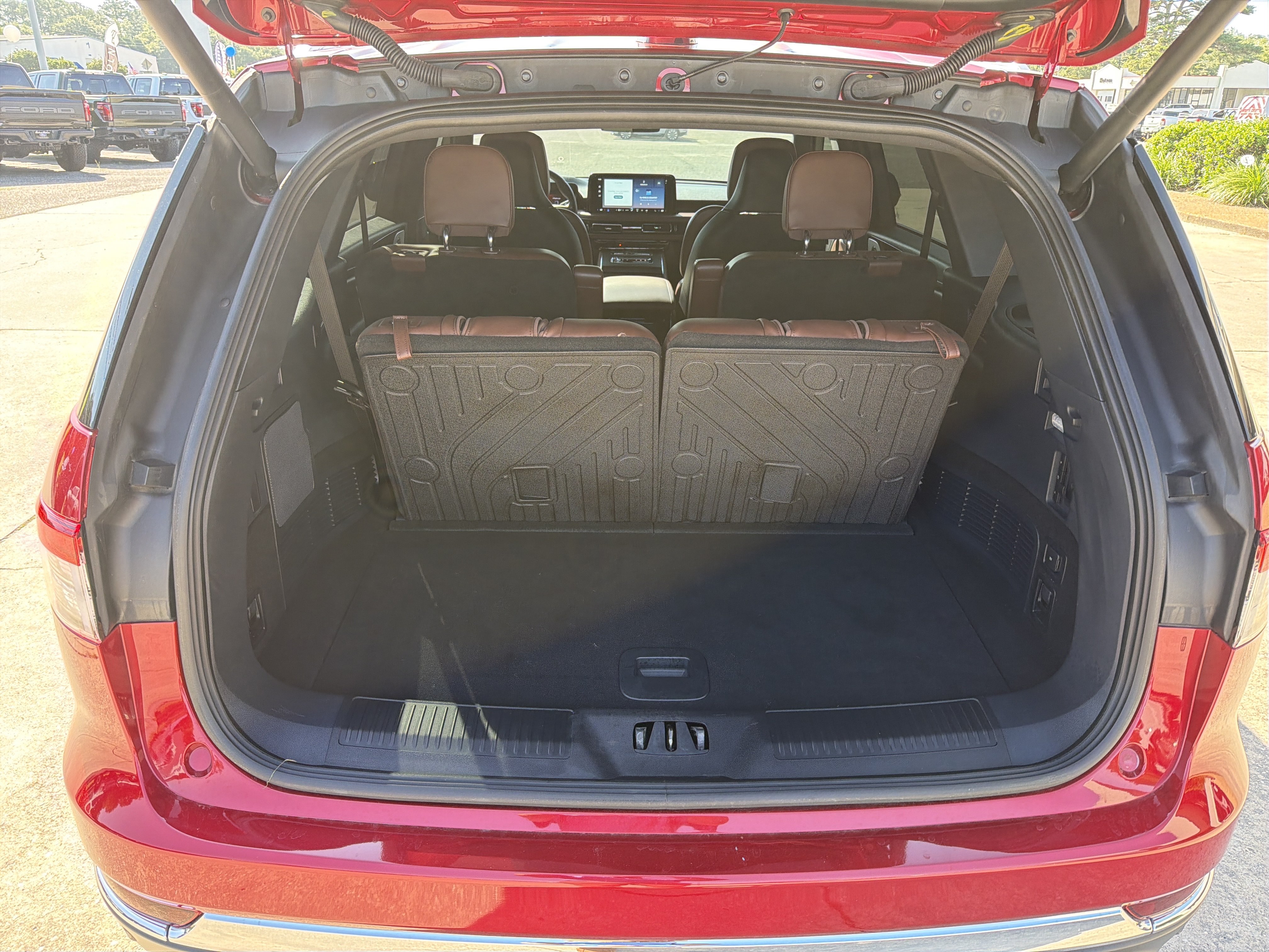 Used 2025 Lincoln Aviator Reserve w/ Luxury Package RWD image 8