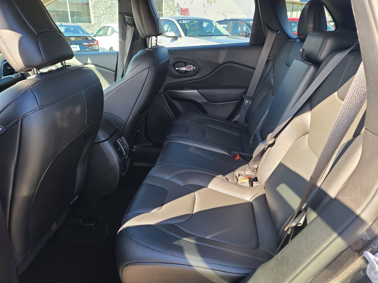 Used 2022 Jeep Cherokee Limited image 14