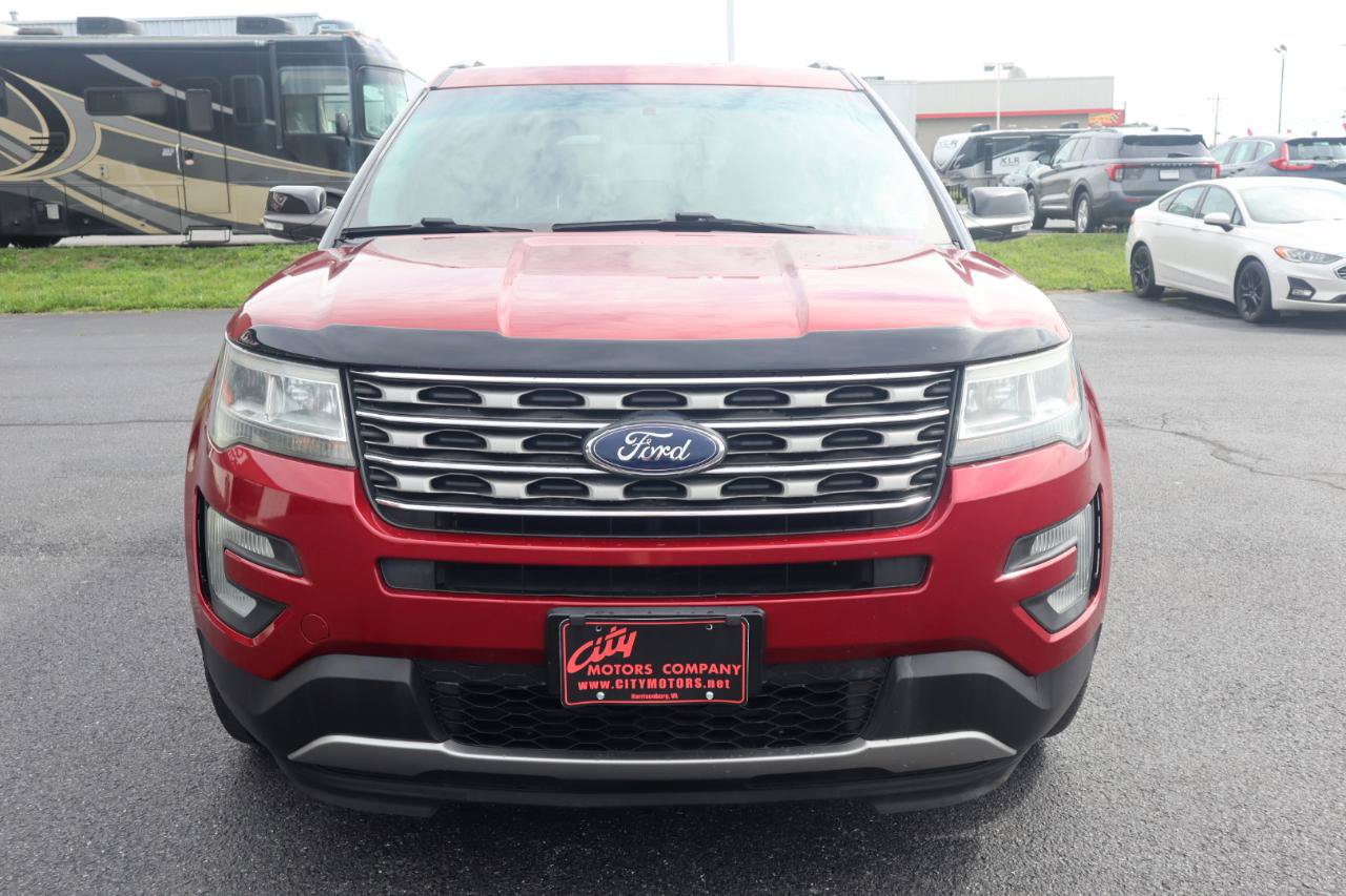 Used 2017 Ford Explorer XLT w/ Equipment Group 201A AWD/4WD image 21