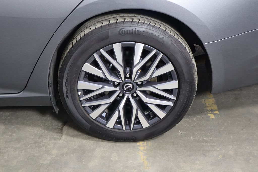 Used 2025 Nissan Altima 2.5 SV FWD image 41