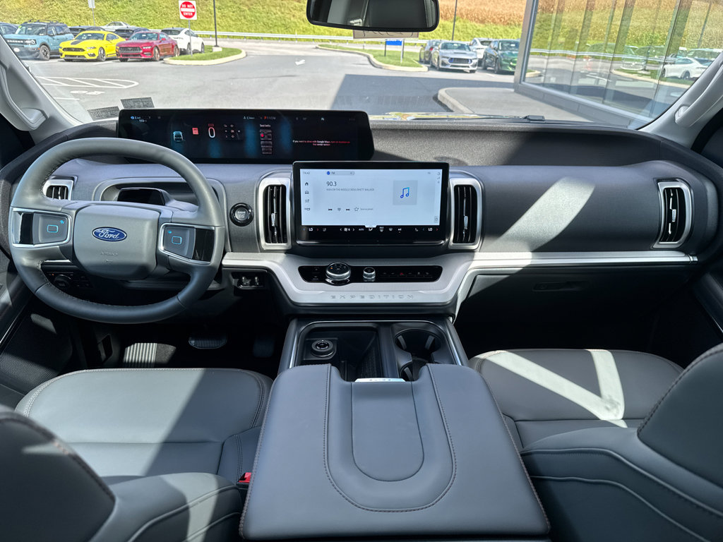 New 2025 Ford Expedition Active image 4