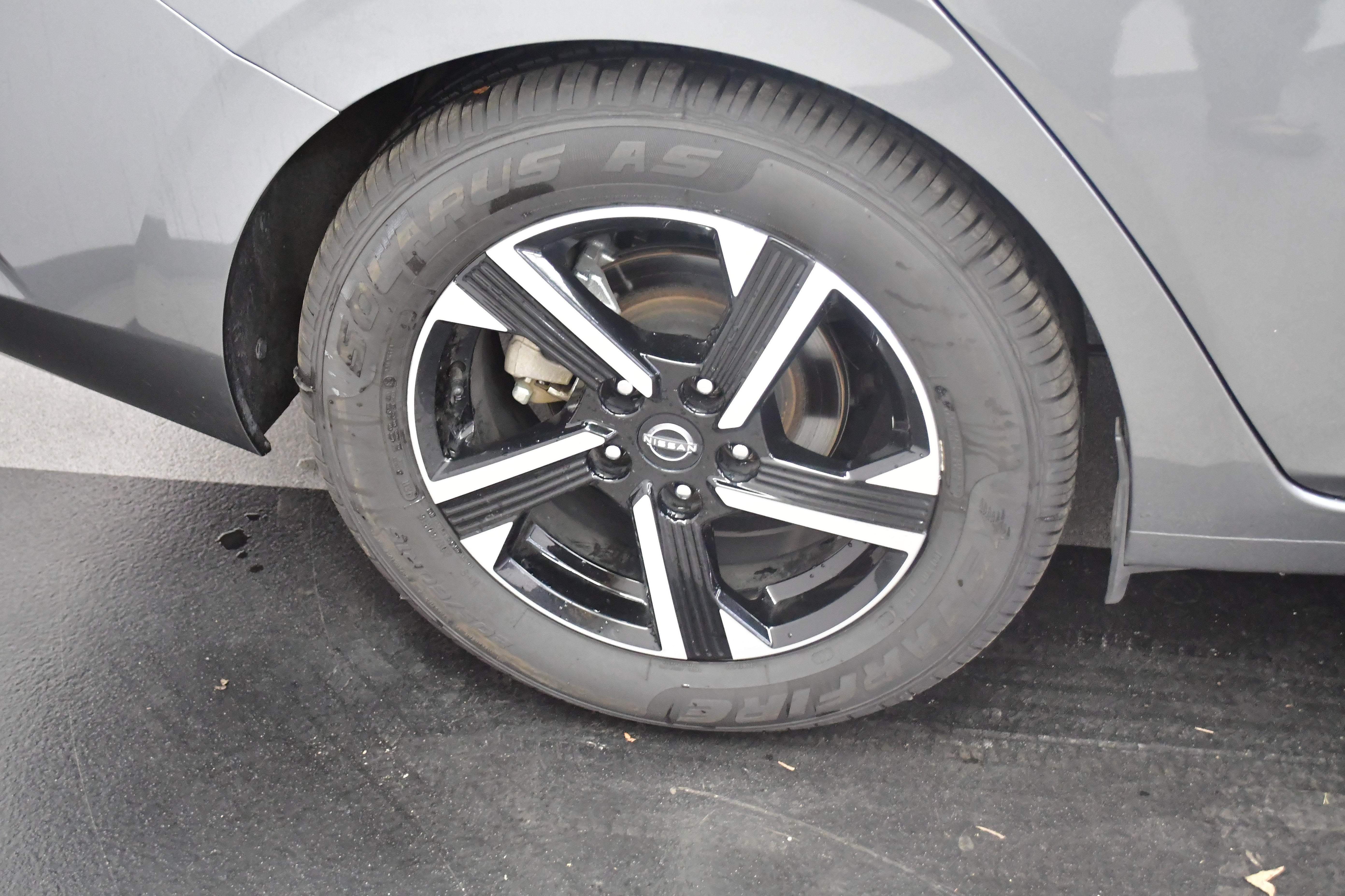 Used 2024 Nissan Sentra SV FWD image 31