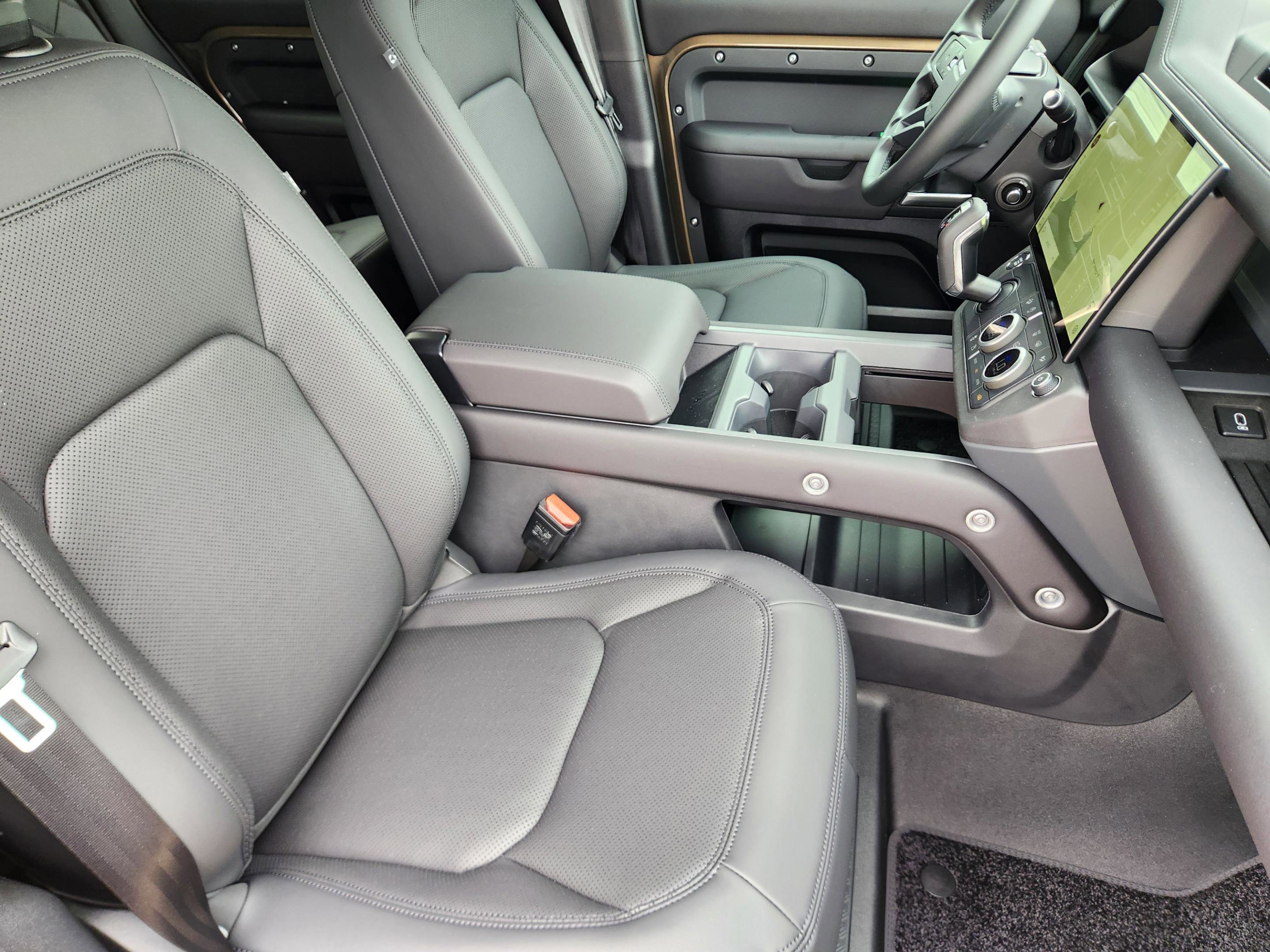 New 2026 Land Rover Defender 110 S AWD/4WD image 9