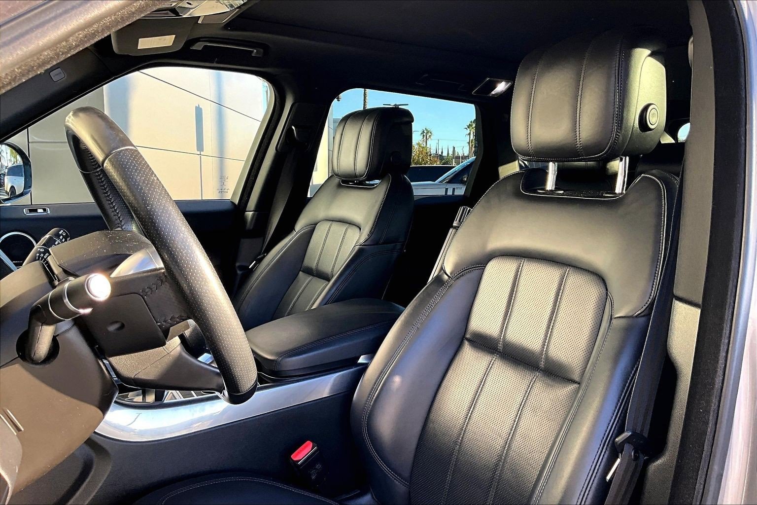 Used 2020 Land Rover Range Rover Sport HSE image 25