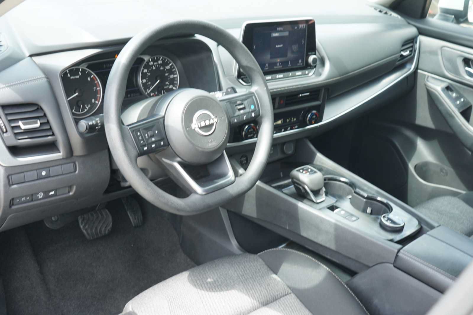 Used 2024 Nissan Rogue SV AWD/4WD image 7