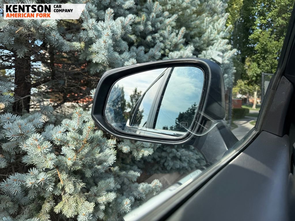 Used 2025 Toyota Highlander XLE image 25