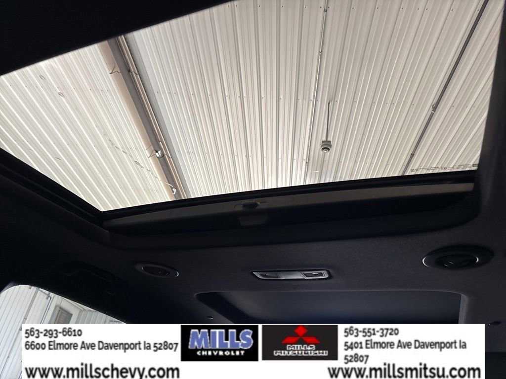 Used 2023 Chevrolet Traverse RS w/ LPO, Cargo Package image 29