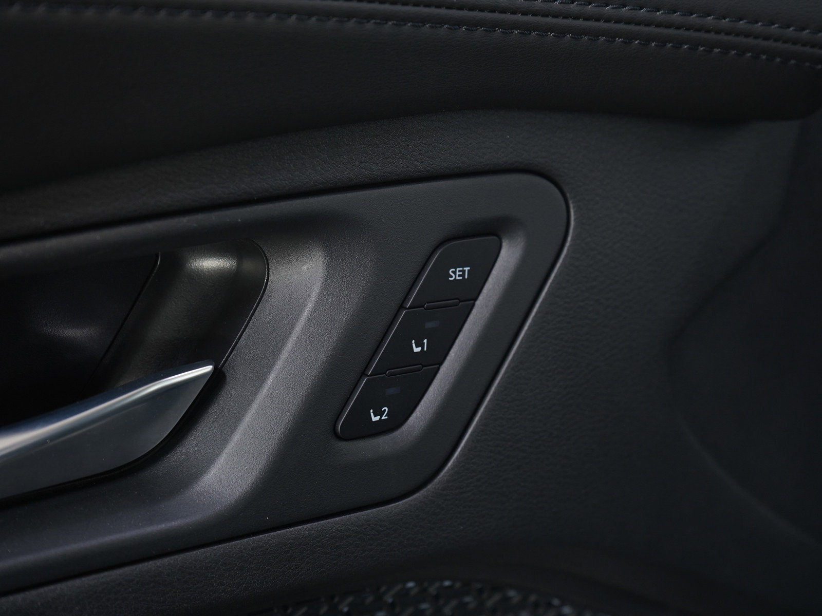 Used 2024 Nissan Ariya AWD image 26