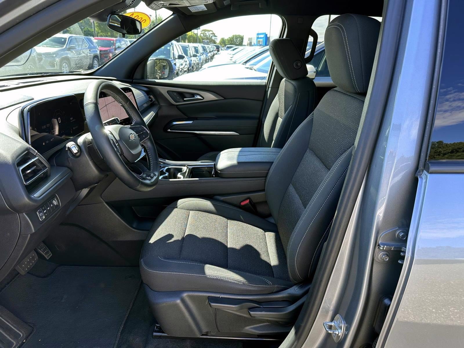 Used 2024 Chevrolet Traverse LS AWD/4WD image 11