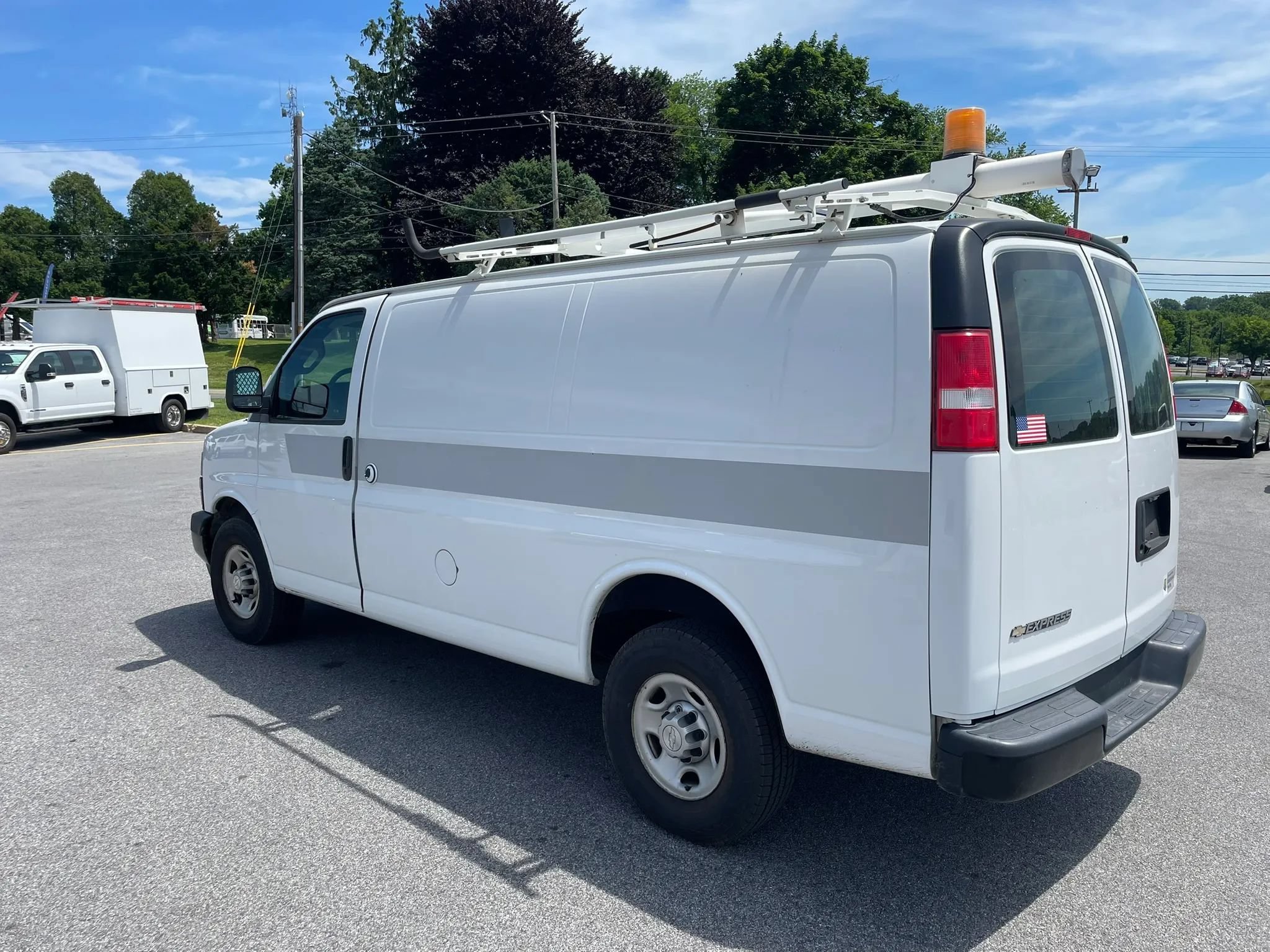 Used 2019 Chevrolet Express 2500 w/ Driver Convenience Package RWD image 7