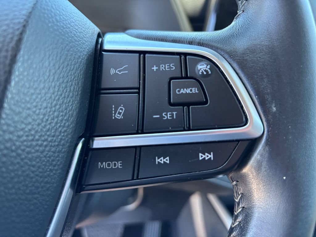 Used 2020 Toyota Highlander LE AWD/4WD image 29