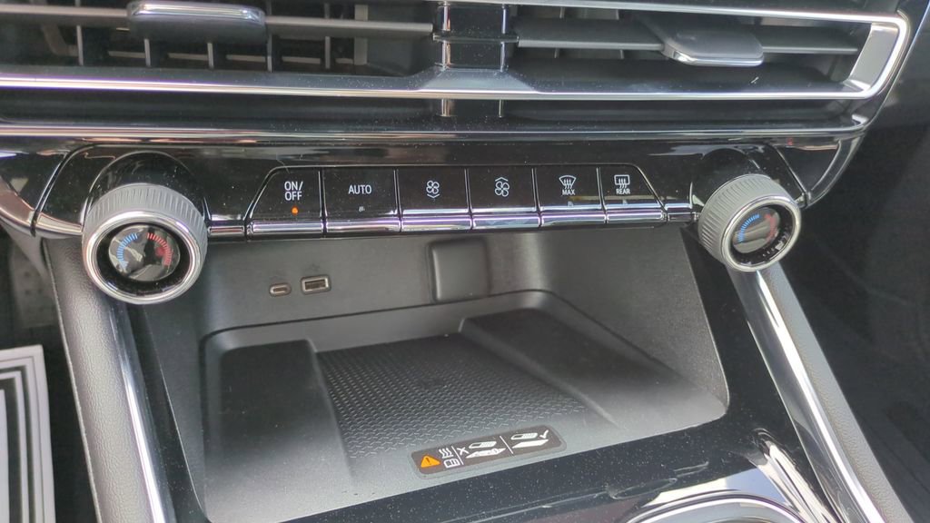 New 2026 Chevrolet Traverse LT w/ Midnight/Sport Edition FWD image 20