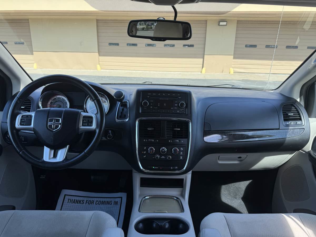 Used 2016 Dodge Grand Caravan SXT w/ UConnect Hands-Free Group image 14