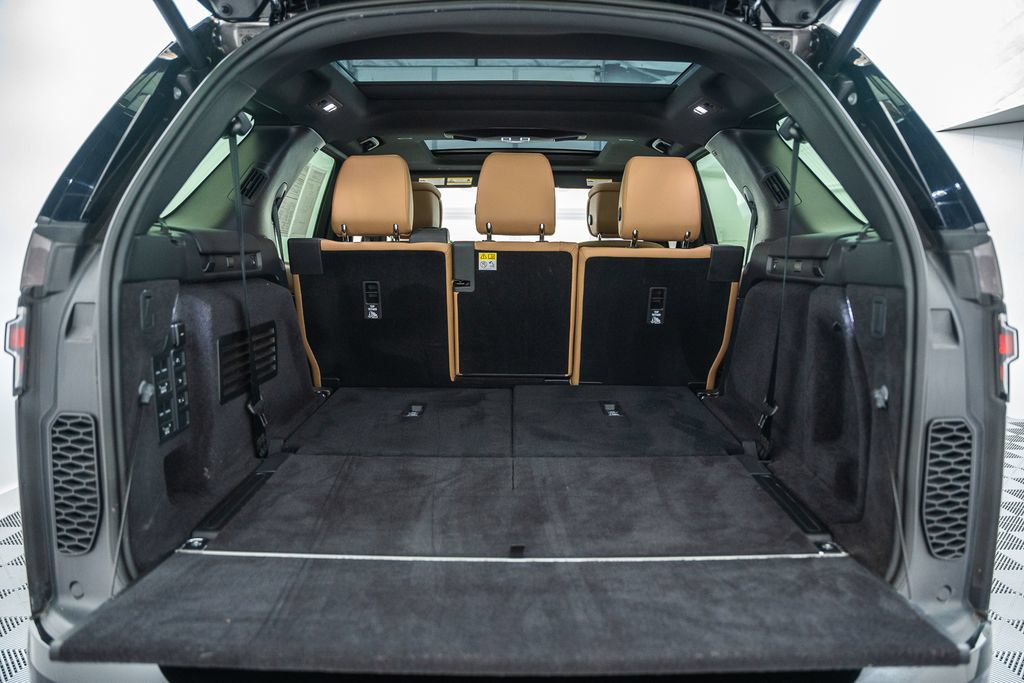 Used 2024 Land Rover Discovery Metropolitan Edition AWD/4WD image 10