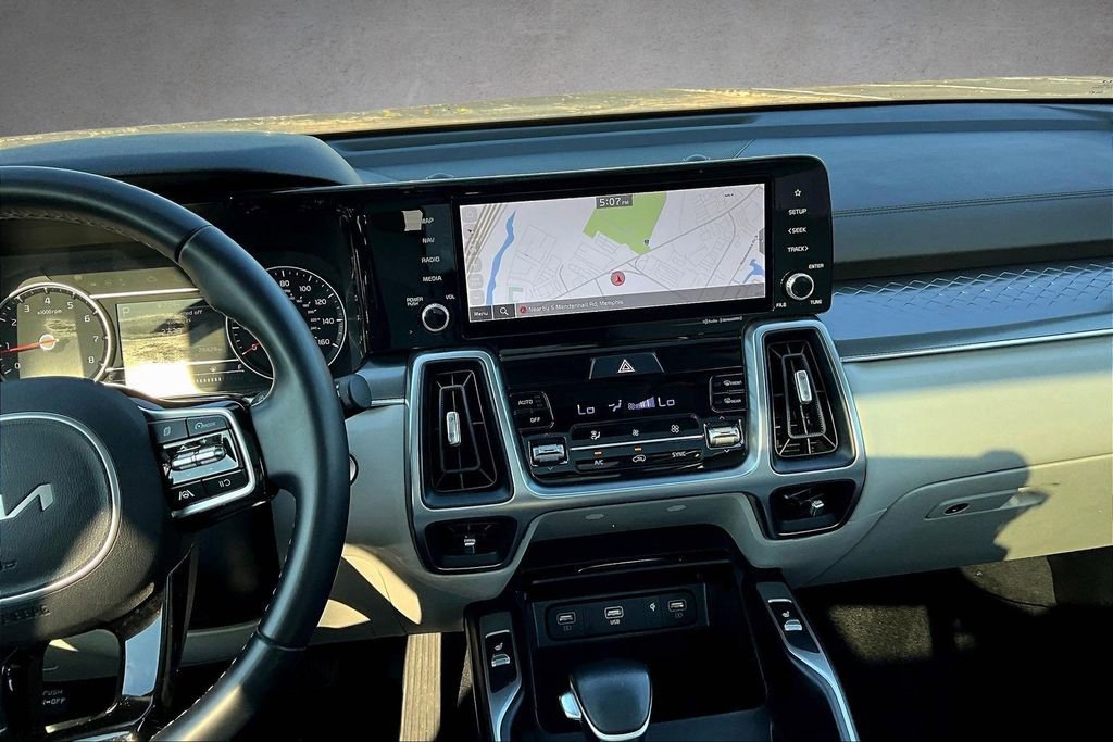 Used 2023 Kia Sorento S w/ Panoramic Sunroof Package FWD image 10