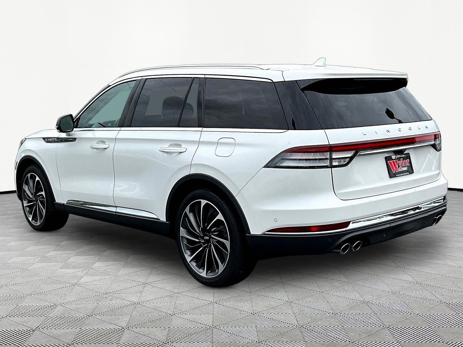 Used 2020 Lincoln Aviator Reserve w/ Equipment Group 202A AWD/4WD image 4