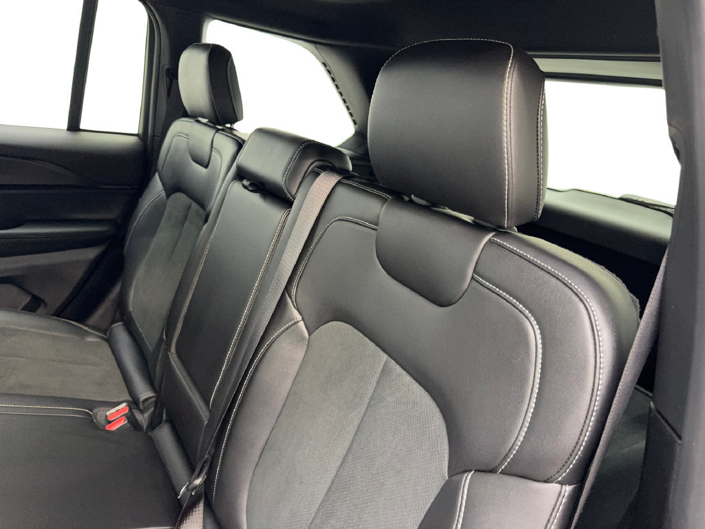 Used 2025 Jeep Grand Cherokee Altitude RWD image 35
