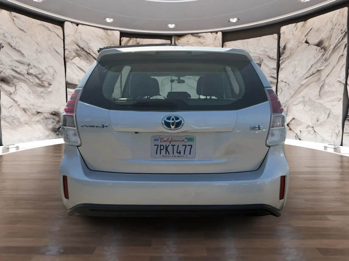 Used 2016 Toyota Prius V Five FWD image 7