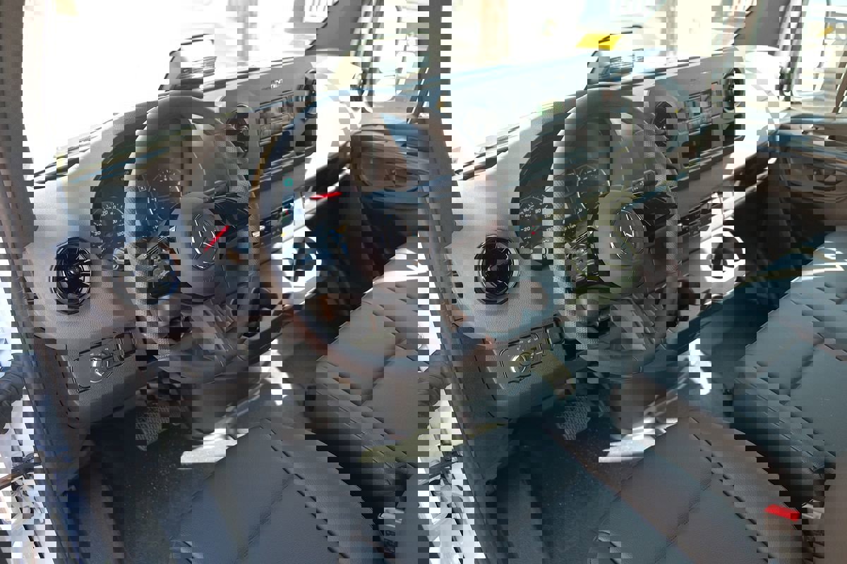 Used 2025 Mercedes-Benz Sprinter 2500 image 12