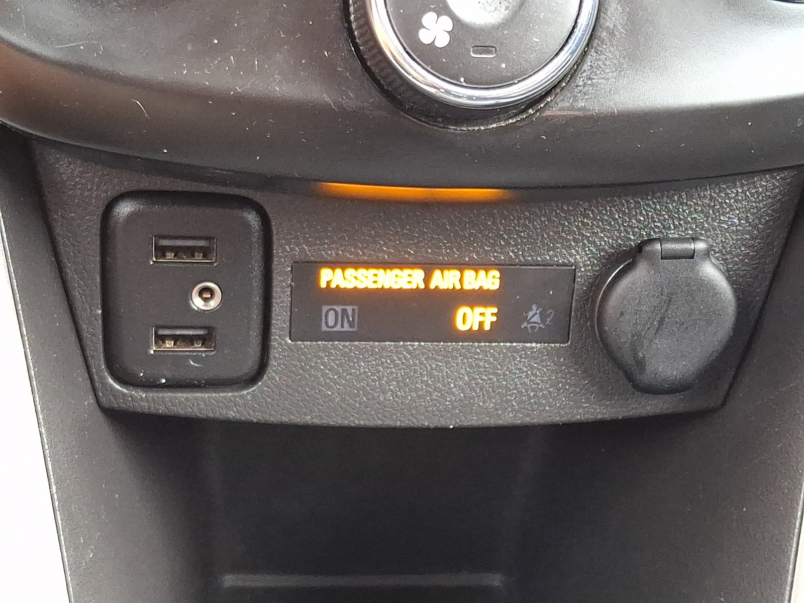 Used 2021 Chevrolet Trax LT w/ LT Convenience Package AWD/4WD image 21