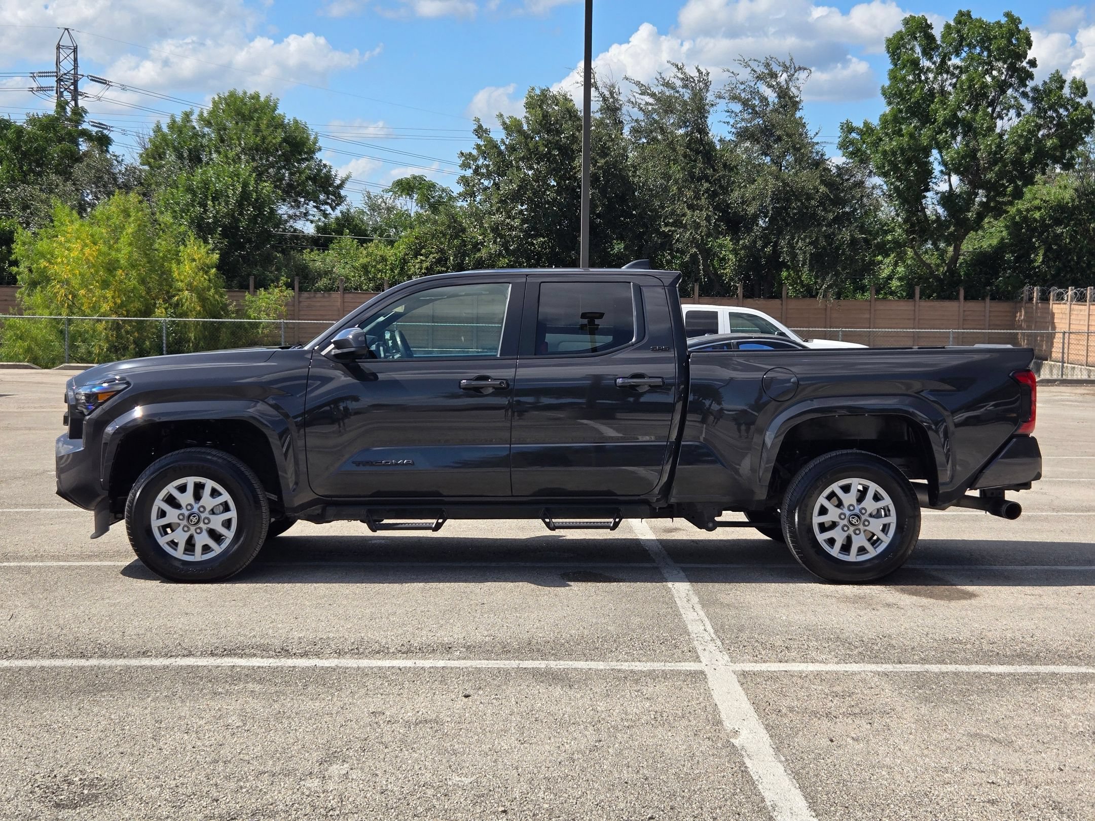 Used 2025 Toyota Tacoma SR5 AWD/4WD image 6