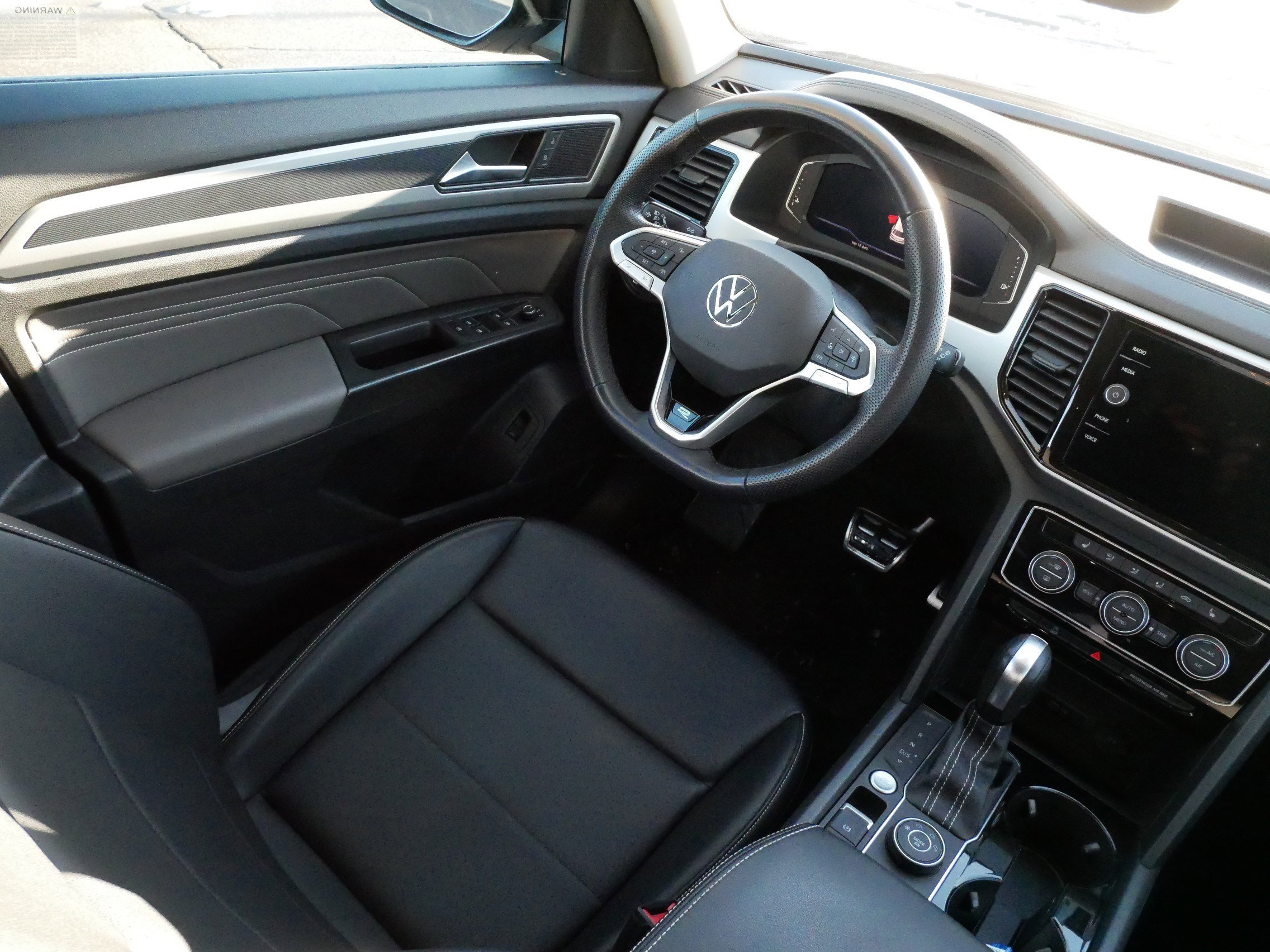 Certified 2023 Volkswagen Atlas SEL R-Line image 9