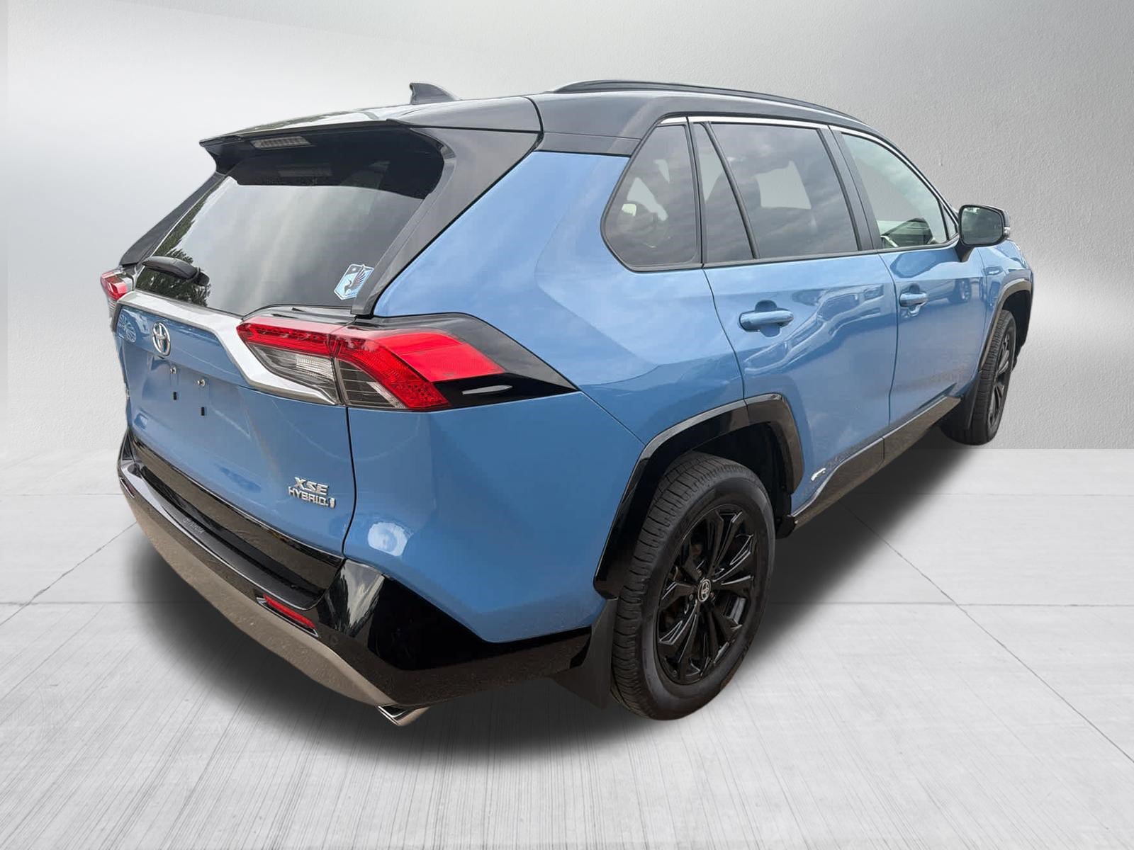 Used 2023 Toyota RAV4 XSE AWD/4WD image 3