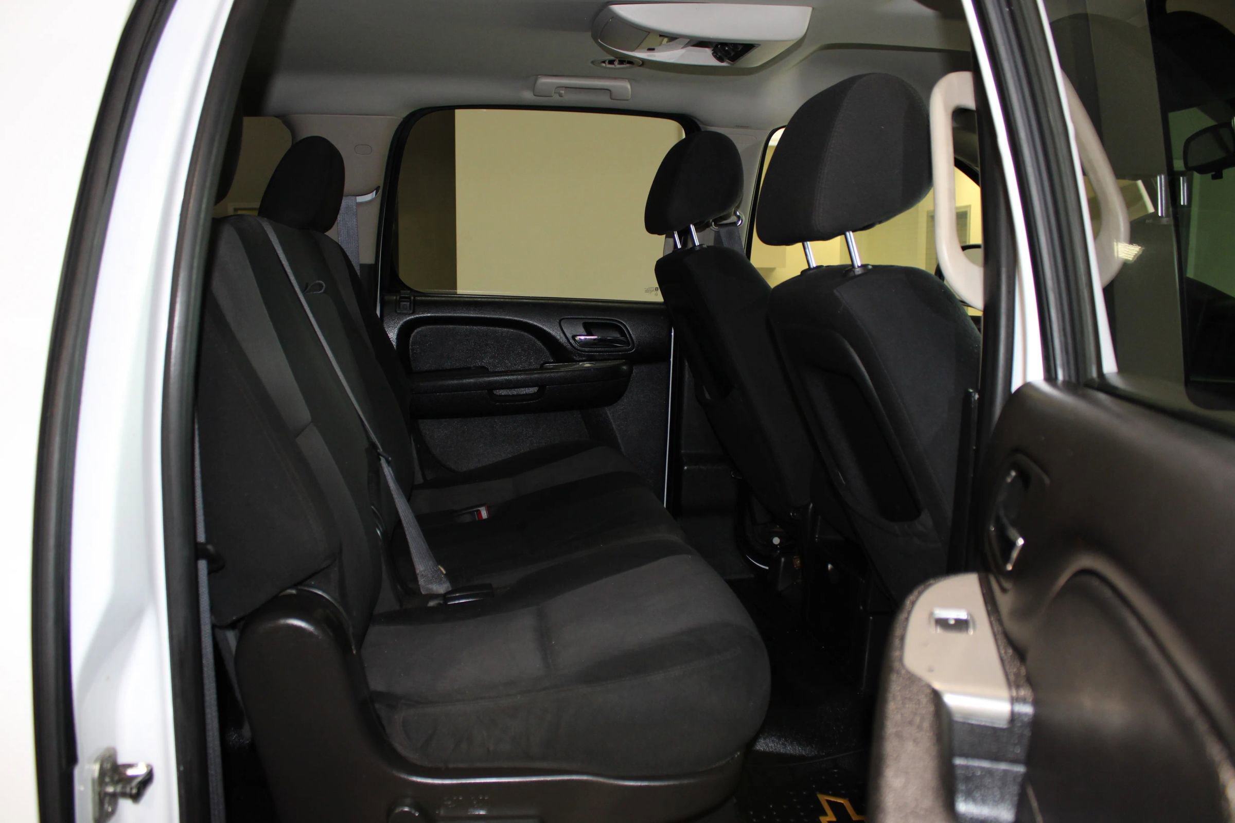 Used 2011 Chevrolet Suburban 2500 RWD image 24