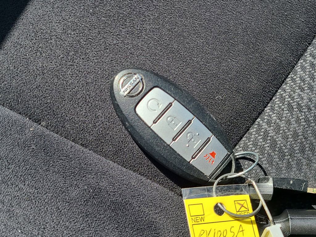 Used 2016 Nissan Pathfinder SV image 34