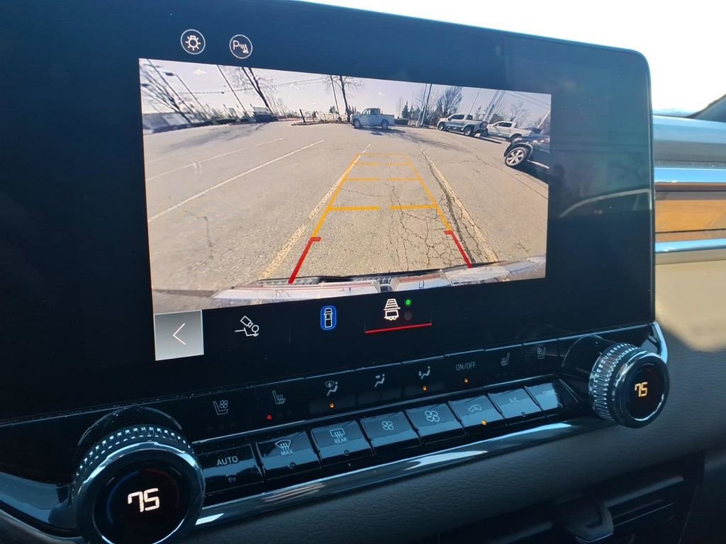 Used 2024 GMC Canyon Denali image 19