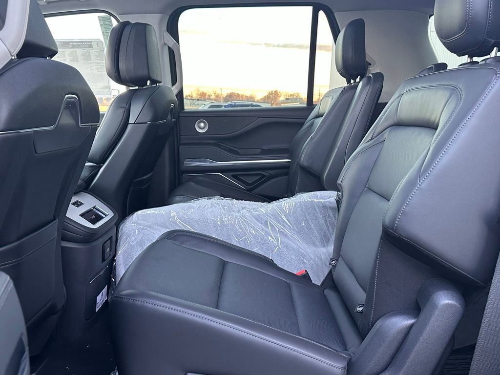 New 2025 Lincoln Navigator Reserve image 11