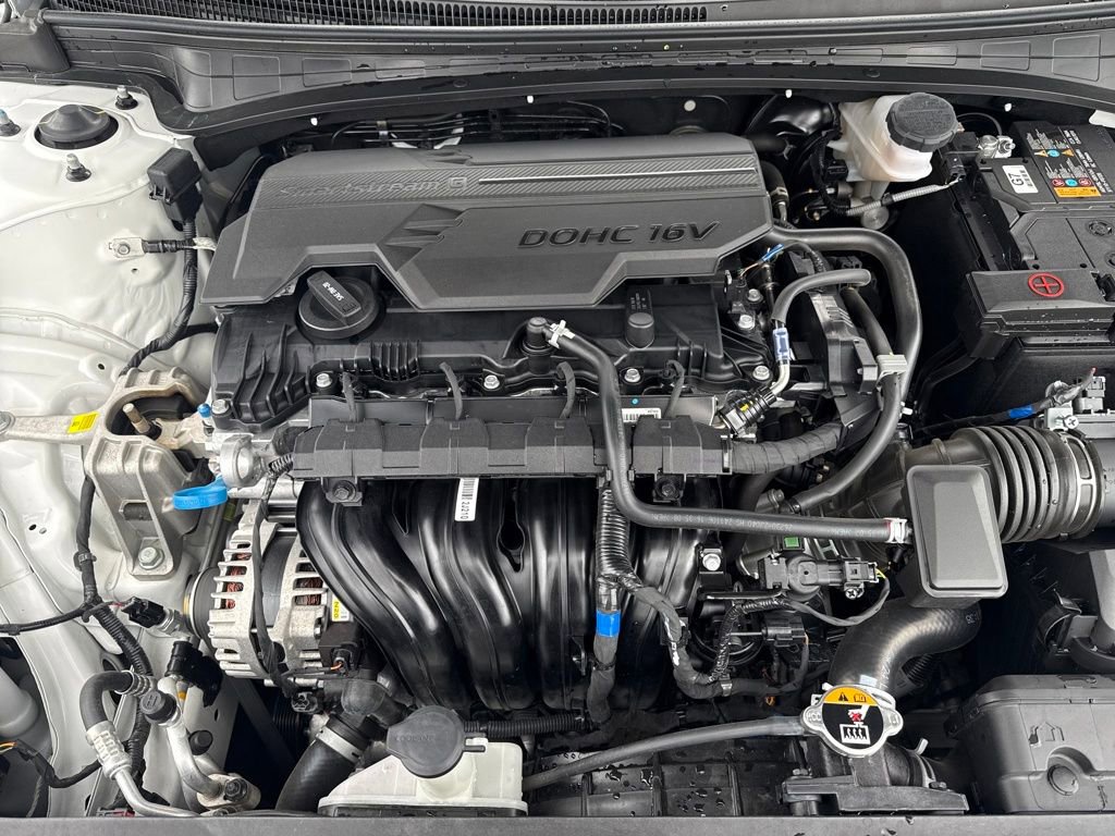 Used 2025 Hyundai Elantra SE image 28