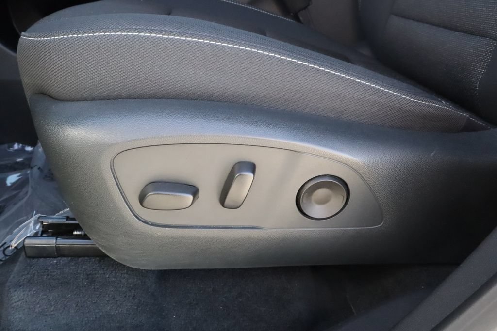 Used 2025 Chevrolet Traverse LT w/ Sun and Wheel Package FWD image 22
