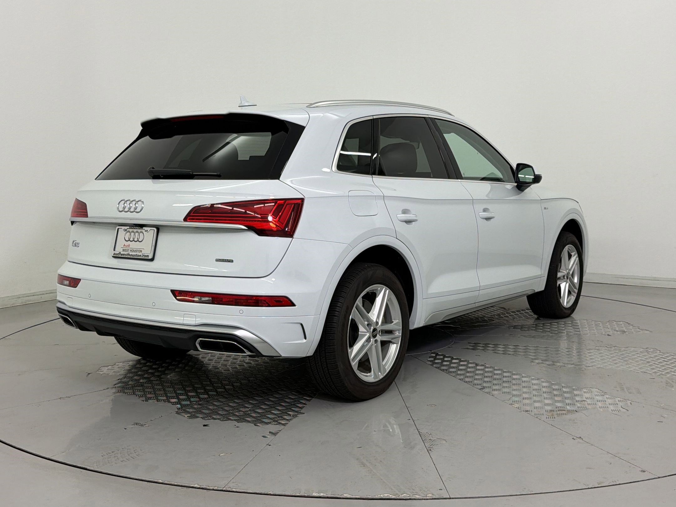 Used 2024 Audi Q5 e Premium AWD/4WD image 9