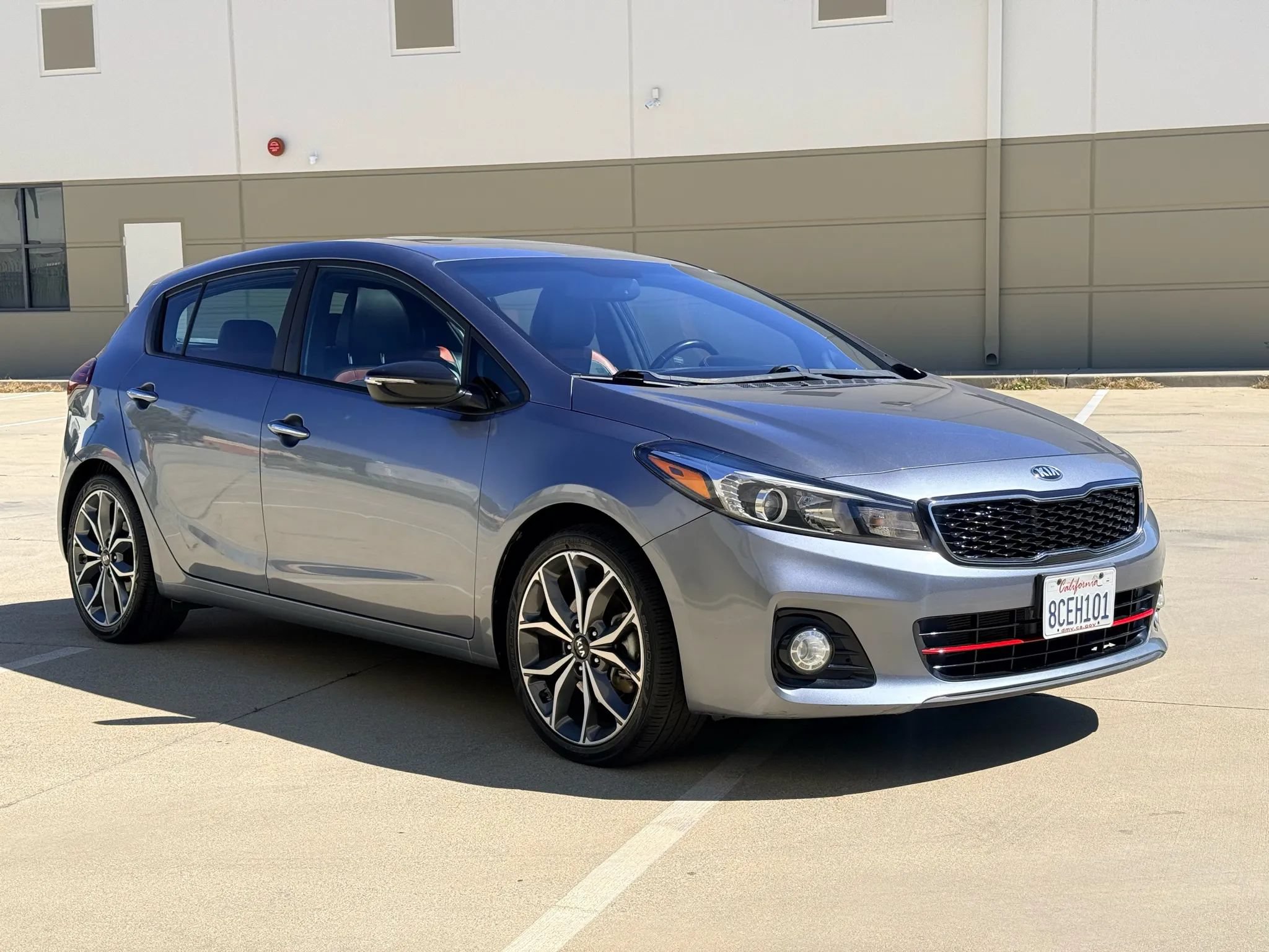 Used 2017 Kia Forte SX FWD image 3