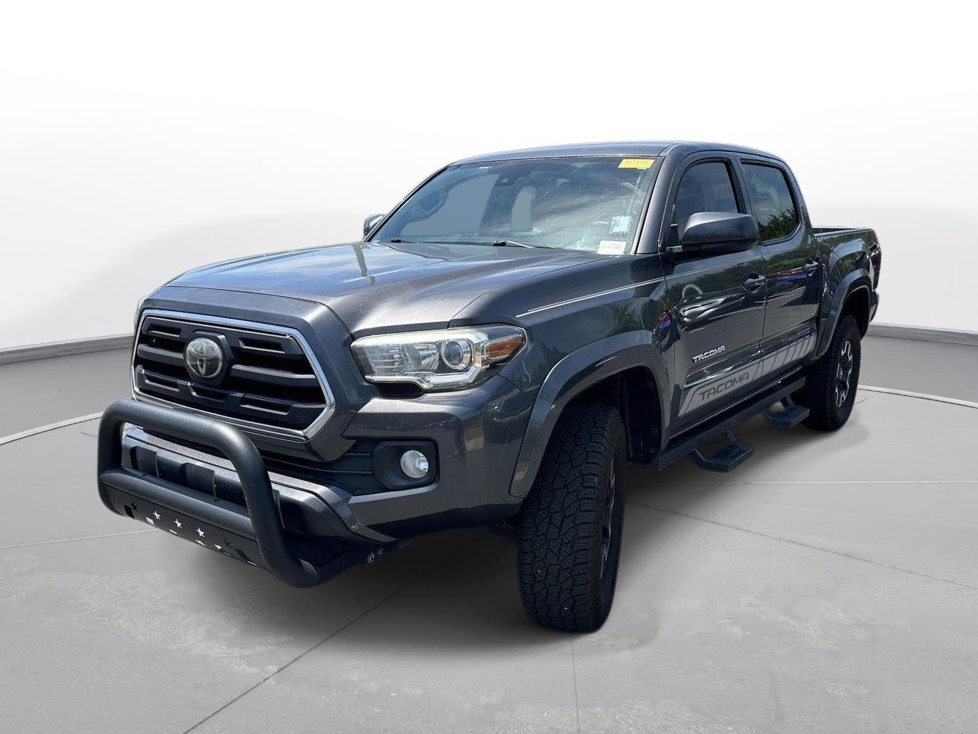 Used 2018 Toyota Tacoma SR5 RWD image 2